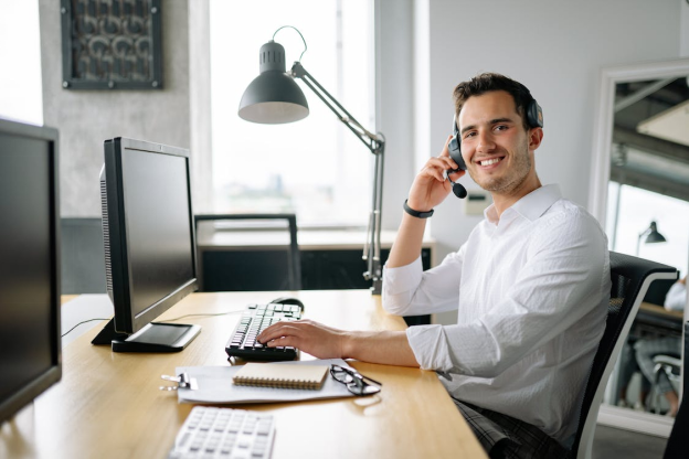a person wearing a headphone and posing for the picture.